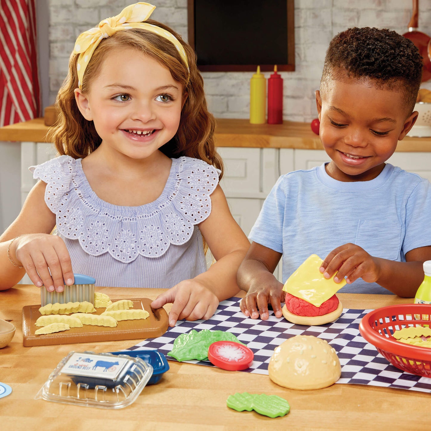 Little Tikes Creative Chefs Cheeseburger and Fries Kit Outlet