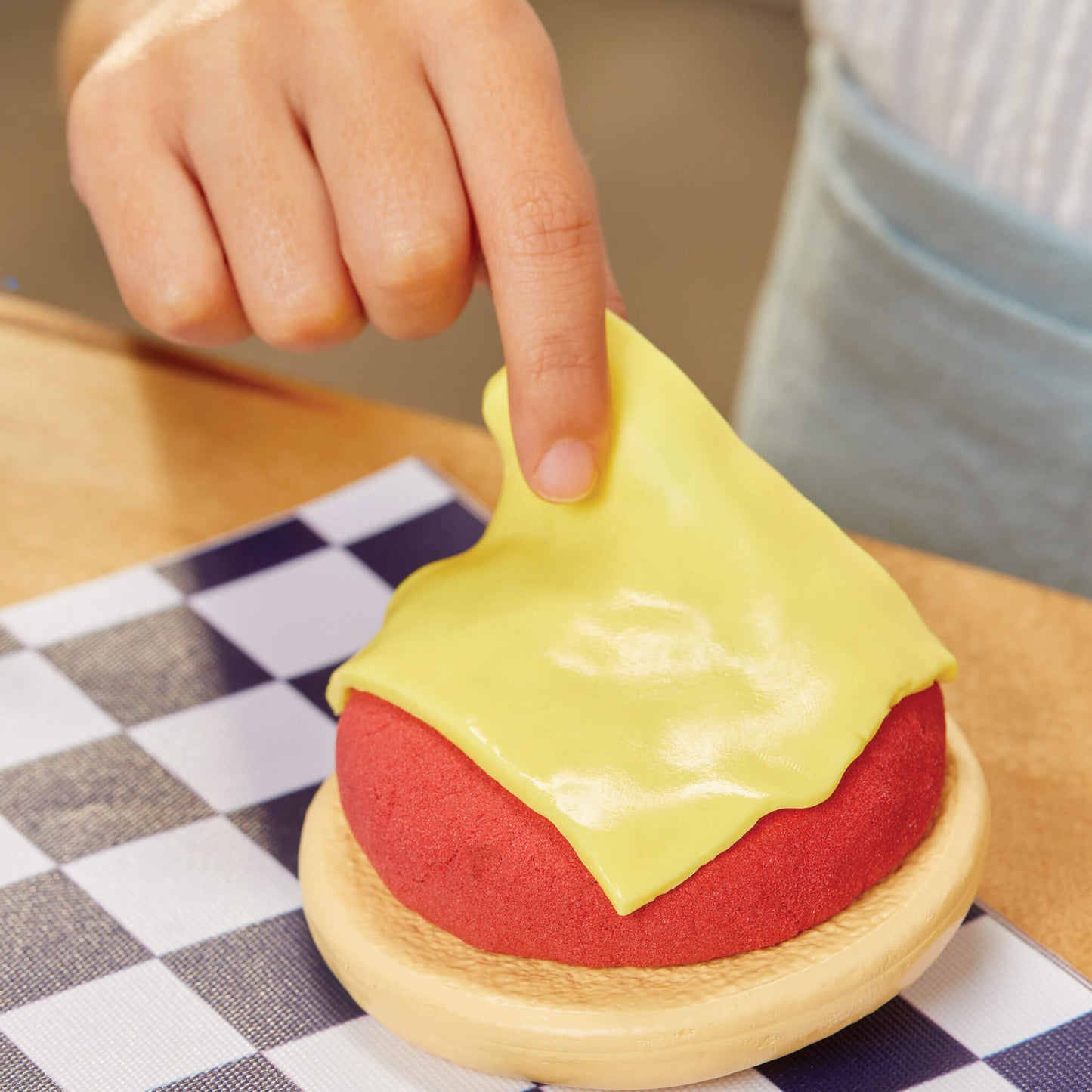 Little Tikes Creative Chefs Cheeseburger and Fries Kit Outlet
