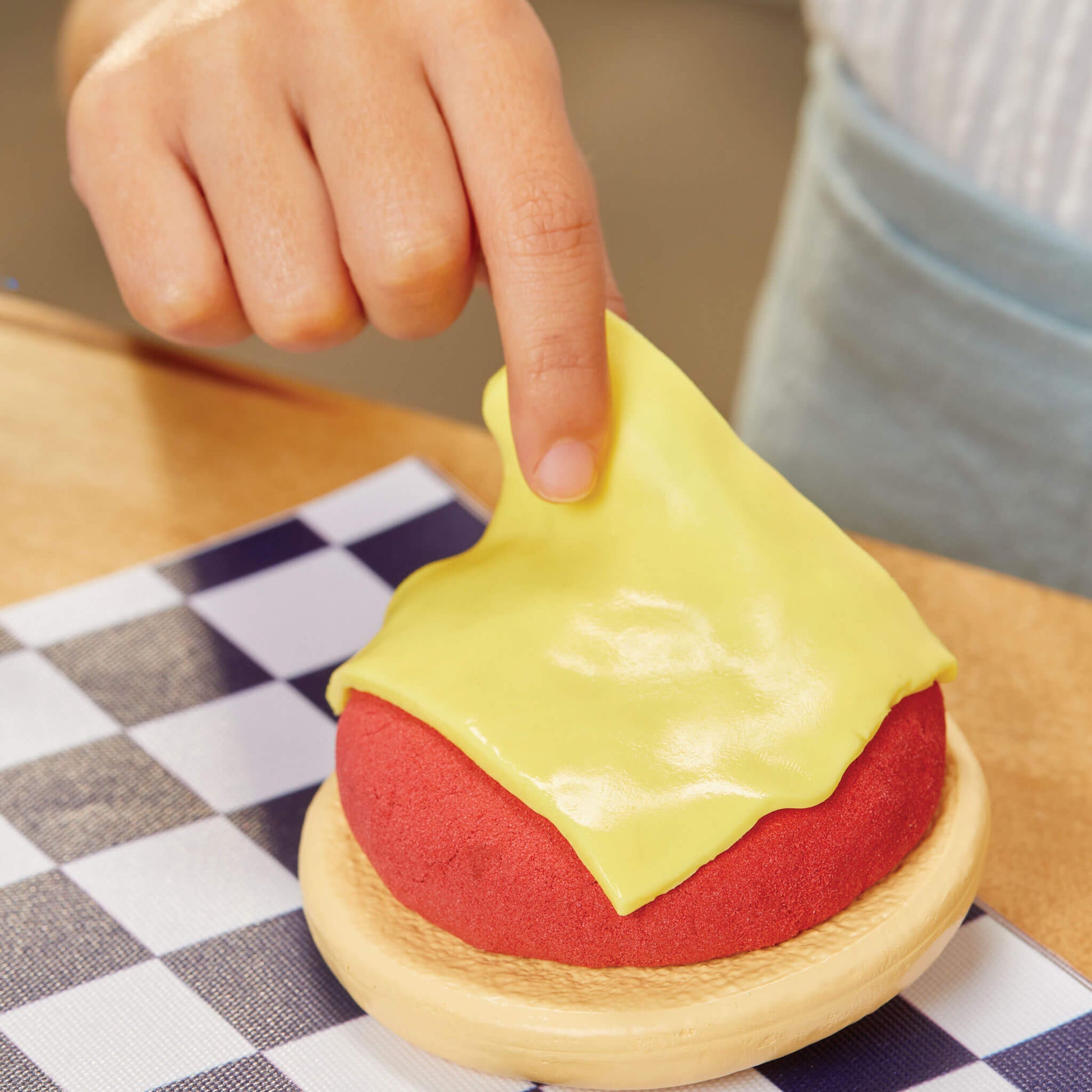Little Tikes Creative Chefs Cheeseburger and Fries Kit Outlet