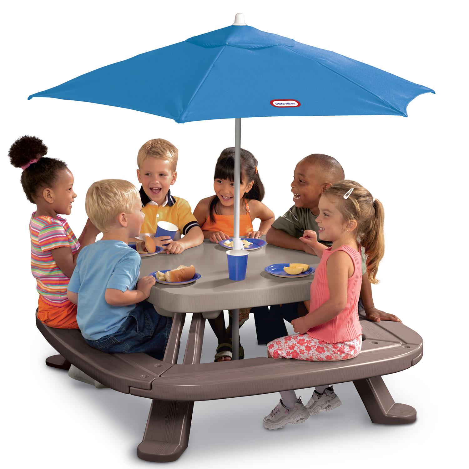 Little Tikes Fold 'n Store Picnic Table with Market Umbrella Discount