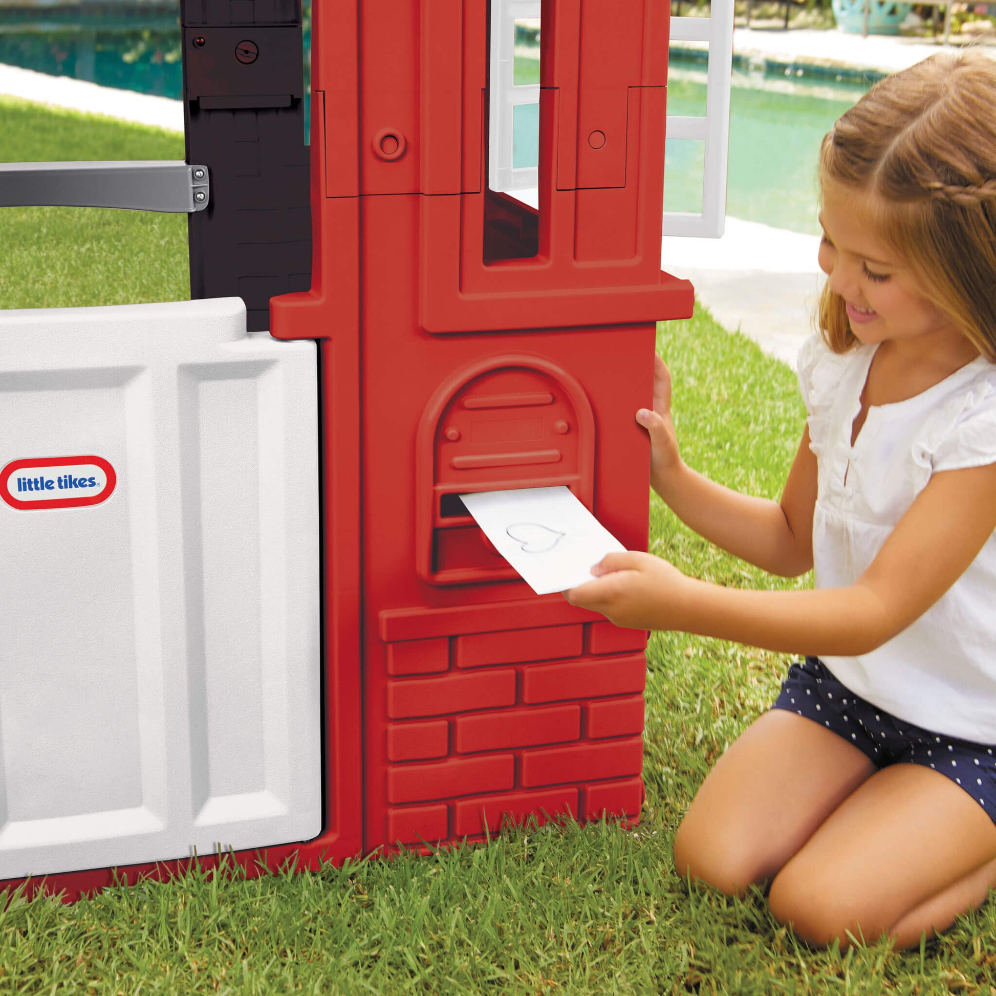 Little Tikes Cape Cottage Playhouse™ - Red Outlet