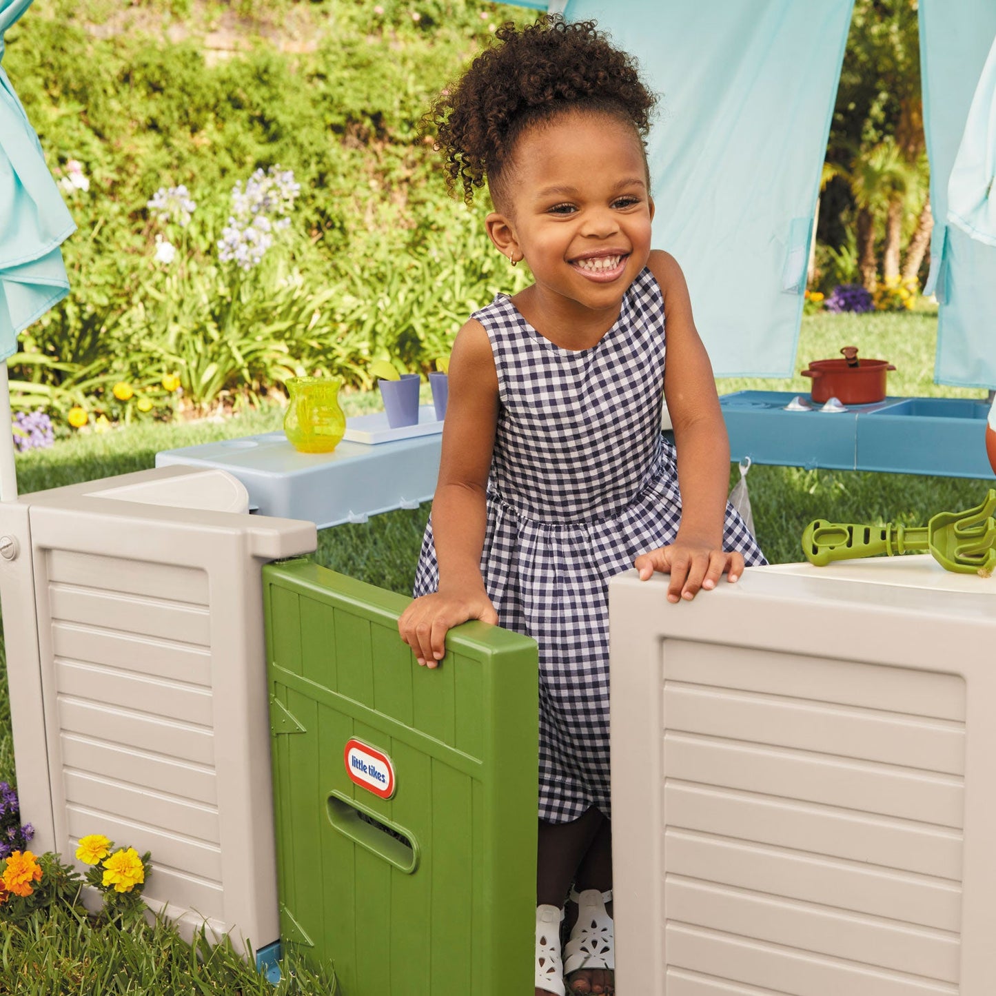 Little Tikes Backyard Bungalow Outdoor Playhouse For Sale
